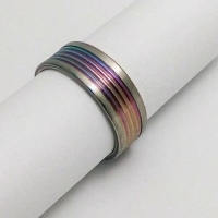 Chirurgisch stalen ring 4 fijne regenboogkleur lijnen